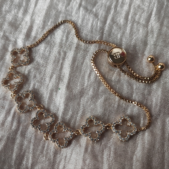 BR Banana Republic Clover Clear Rhinestone Gold Tone Slide Bracelet EUC - Picture 7 of 10